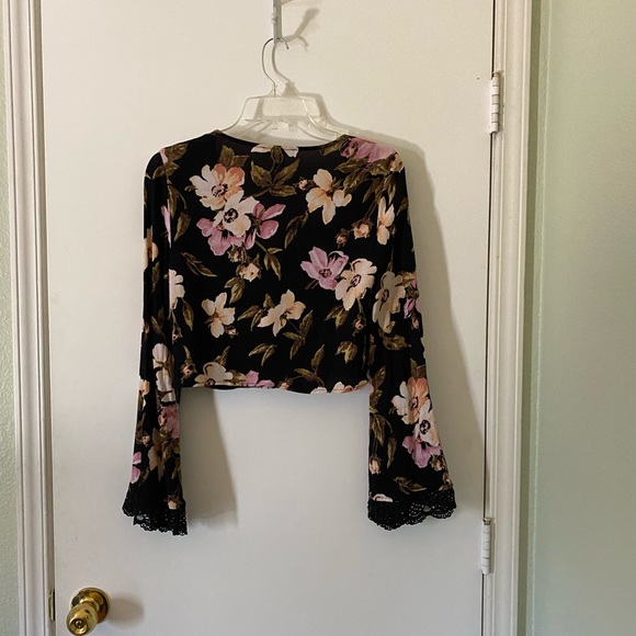 Kendall & Kylie Crop Top - Picture 4 of 4